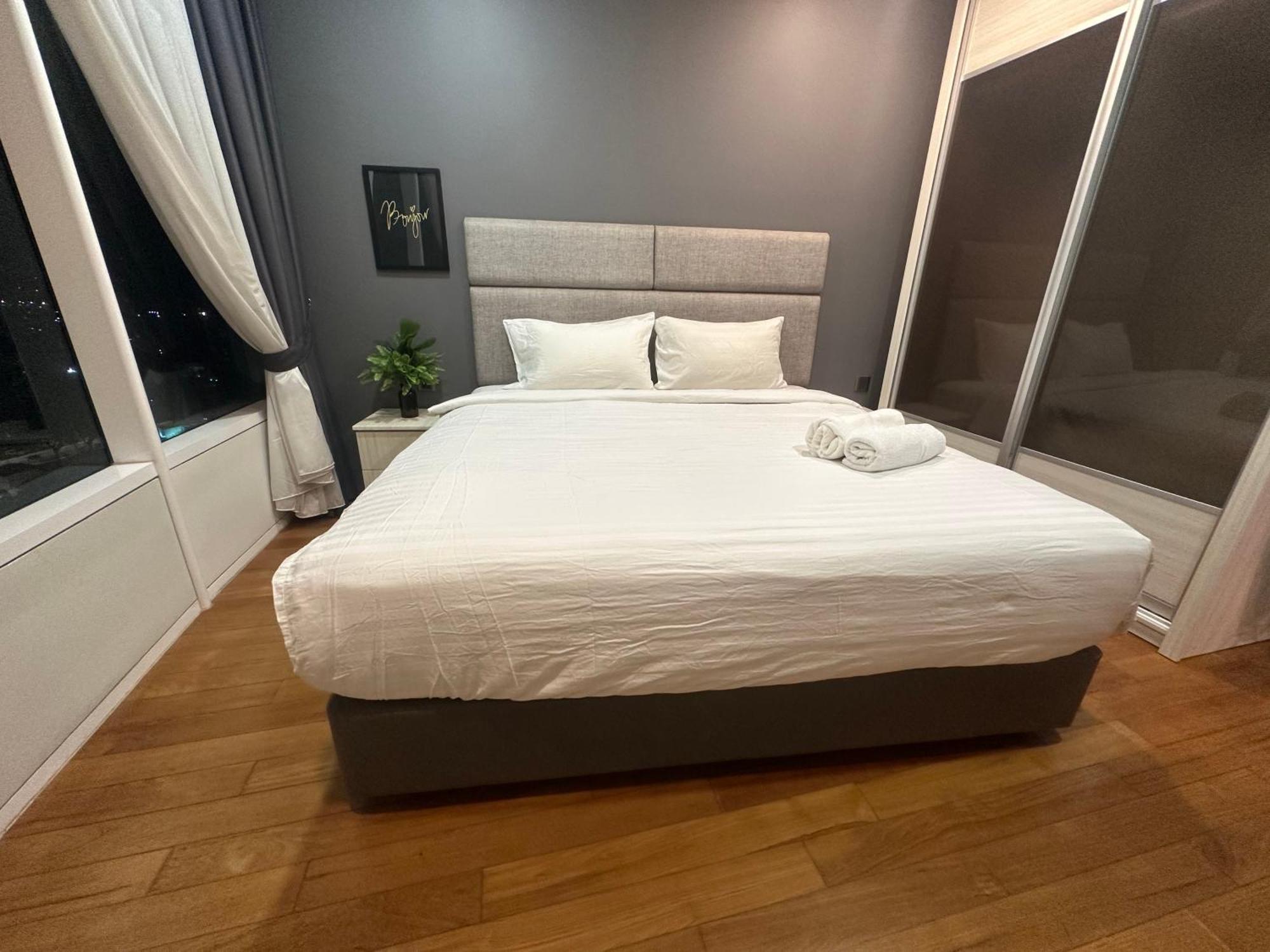 Lovely 2&3 Bedrooms Klcc And Kl Tower Views Pangsapuri
